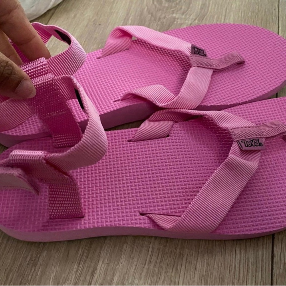 ❌SOLD❌ Teva “The Original Classic” Sandals Pink Size 10